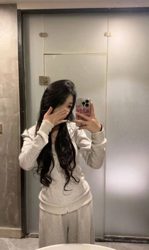 丢丢05年  学生兼职身高158cm 体重42kg 胸B可以配合舌吻 69刚下水 特别紧 甜美可爱 自带Jk黑丝 萝莉首选咨询热线：@AnnaGJ168