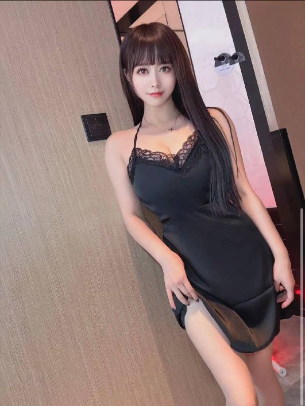 艺名：独宠妖女、年 龄26 岁身高165、 胸围38B 、体 重 5 2 Kg 、技能：可口、可6 9 、可情趣丝袜 、可制服诱惑 、人照一 致。咨询：@AnnaGJ168