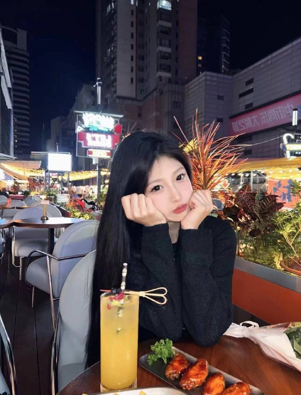 清纯女孩•番茄身高168体重94年龄20，西安本地嫩妹系小女孩，清纯甜美，配合度高，咨询热线：@AnnaGJ168