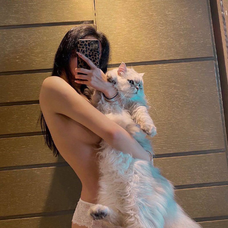 桃桃🍑03年 168 真🐻E圈外兼职 全身雪白甜美性格温柔有马甲线 蜜桃臀咨询热线：@AnnaGJ168