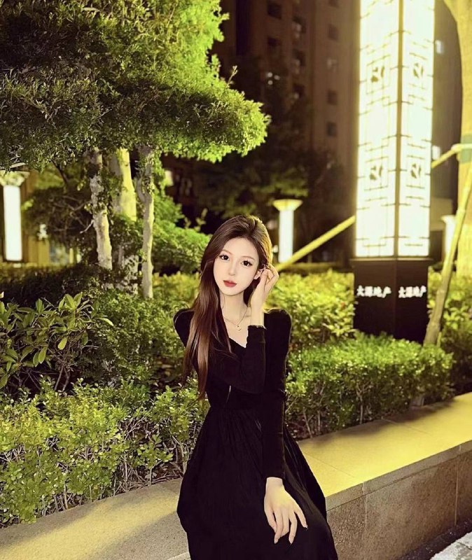 小冷身高：168cm体重：46kg胸围：C➕19岁学生 清纯 气质 高颜值 小细腰咨询热线：@AnnaGJ168