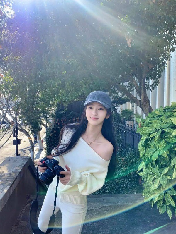 露露03年 170D「 马甲线 蜜桃臀 漫画直腿 」 88斤知礼数懂礼貌 见多识广 高情商体贴哥哥3粉氵超多 高学历高情商 台湾人嗲妹妹冷白皮肌肤无瑕疵咨询热线：@AnnaGJ168