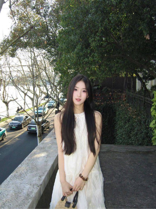 露露03年 170D「 马甲线 蜜桃臀 漫画直腿 」 88斤知礼数懂礼貌 见多识广 高情商体贴哥哥3粉氵超多 高学历高情商 台湾人嗲妹妹冷白皮肌肤无瑕疵咨询热线：@AnnaGJ168