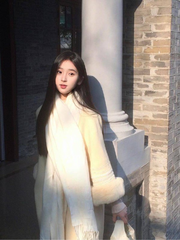 露露03年 170D「 马甲线 蜜桃臀 漫画直腿 」 88斤知礼数懂礼貌 见多识广 高情商体贴哥哥3粉氵超多 高学历高情商 台湾人嗲妹妹冷白皮肌肤无瑕疵咨询热线：@AnnaGJ168