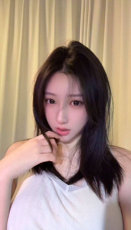 小樱03年清纯气质韩系氧气美女 真实在校生记忆中的白月光❄️女友体验感💕毫无风尘味萝御双修 可纯可烧🔥眼神拉丝会勾人身高170cm. 体重95斤.c🐻蜜桃臀🍑皮肤紧致雪白，↑↓粉嫩性格开朗大方 温柔可爱不事儿多态度佳 好评王❤咨询热线：@AnnaGJ168