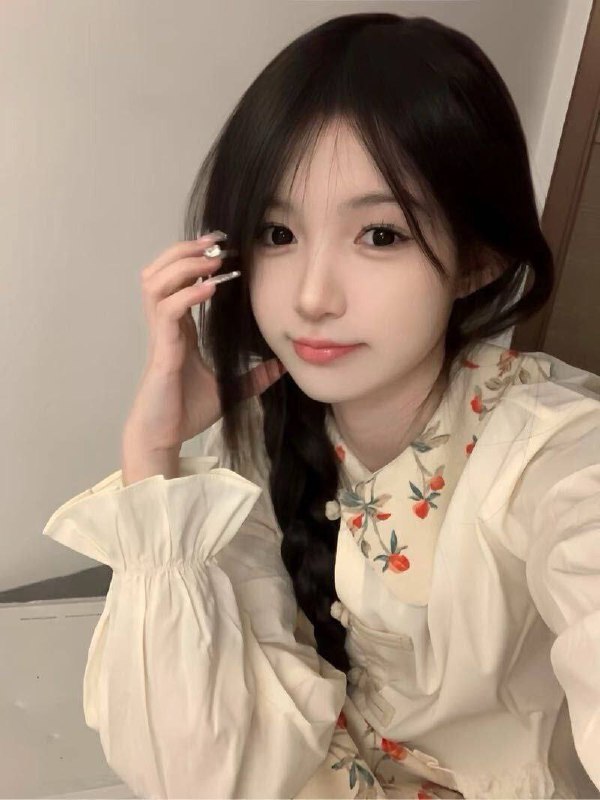 汤圆短期兼职学生🧑‍🎓，不容错过，皮肤光滑细腻，配合度高，刚⬇️💦，纯天然06年 165cm 44kg C性格温和，乖巧听话，声音甜美，给你女友般体验刚破处，无套🉑🐍💋🉑69给你极致般的享受咨询热线：@AnnaGJ168