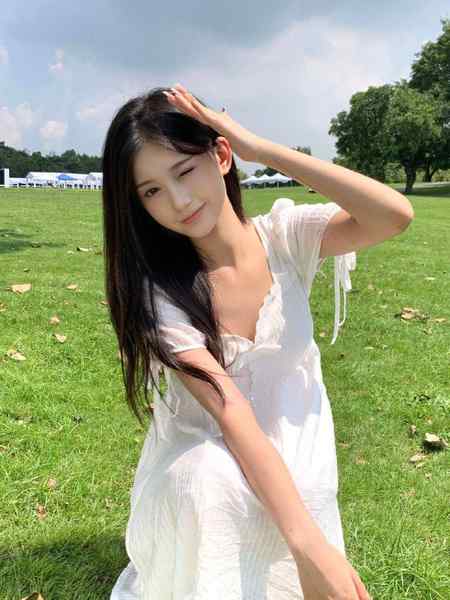 新茶🍵吃🍑🍑邻家小妹🦜💥❤️05年身高165真🐻C纯欲甜妹  圈外极品兼职真实  天然无整 皮肤雪白🈚️纹身 可甜可辣乖巧懂事 给你女友般的体验🉑🉑💗💗咨询热线：@AnnaGJ168