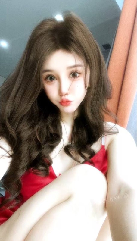 一诺🐂🍺01年 C+  167 49kg 纯天然真实真材实料 皮肤白皙 南方妹妹 温婉细腻 五官精致 喜欢艺术文学 常年画画健身 服务超赞 口活绝佳 肤白貌美大长腿 情商高 健谈 反差闷骚待调教 有趣的灵魂咨询热线：@AnnaGJ168