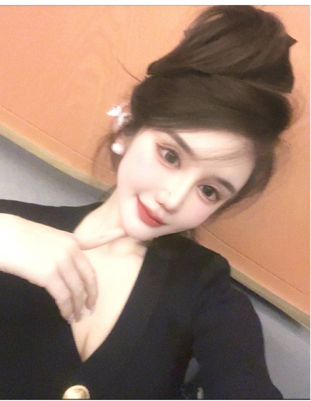 一诺🐂🍺01年 C+  167 49kg 纯天然真实真材实料 皮肤白皙 南方妹妹 温婉细腻 五官精致 喜欢艺术文学 常年画画健身 服务超赞 口活绝佳 肤白貌美大长腿 情商高 健谈 反差闷骚待调教 有趣的灵魂咨询热线：@AnnaGJ168