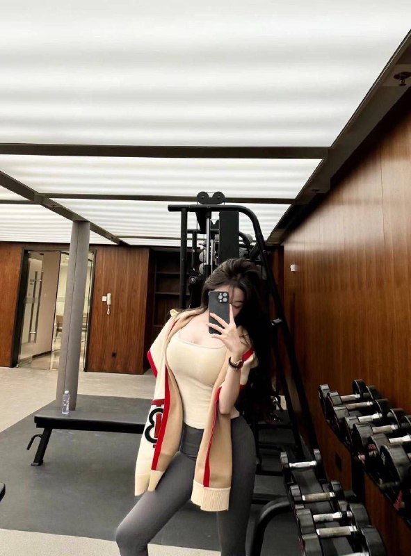 桔柚大二学生 兼职短开身高：167cm体重：42kg🐻围：真C年龄：05💕冰肌雪肤 白嫩光滑 细腻柔软💕温柔乖巧  性情温顺  不催不事  白虎  氵多口活好气质好 衣品好 谈吐有素质 待k热情有耐心 只接素质课初下海 反差系 喜欢被舔  干净没有异味  可Kiss咨询热线：@AnnaGJ168