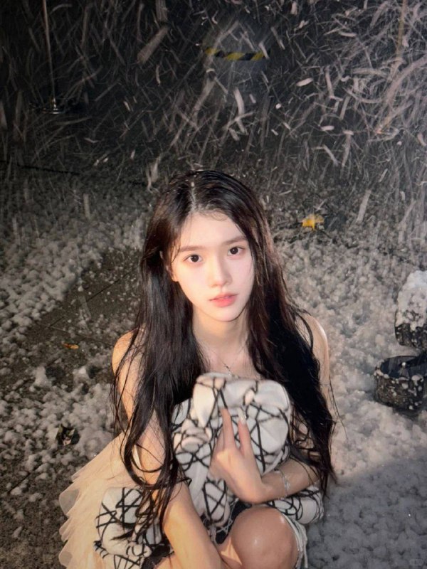 子俊•年龄/06年 身高/163 体重/82斤 胸围/ C洋气，邻家女孩，无风尘味，妈生脸、无纹身，bxc天花板，肌肤雪白，世间美女千千万，唯有天然最好看，素颜🉑见，配合度高，脸上一支玻尿酸都没有全身纯天然0整 皮肤白嫩光滑 ～🫧🫧清纯甜美 素质极高咨询热线：@AnnaGJ168