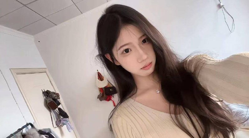 小琪在大学校园的活力氛围中，大三学妹小琪宛如一颗璀璨的新星，凭借 170cm 的高挑身材与仅 85 斤的轻盈体态，总能在人群中吸引目光。然而，她令人钦佩的远不止外表，利用课余时间兼职赚取生活费的经历，更彰显出她的独立与坚韧🉑WT🉑69🉑舌吻咨询热线：@AnnaGJ168