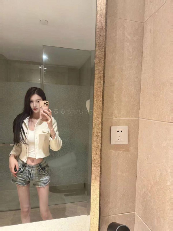 静安真实展台模特W起短兼资料保真真人真照大G奶三点全粉不粉不要钱可验真胸真胸假胸白看！全身柔软细腻！背超级极品：纯天然全身0整無纹身肤白牛奶肌性格温柔有趣真实G奶年龄03./胸围G/净高172/体重48咨询热线：@AnnaGJ168