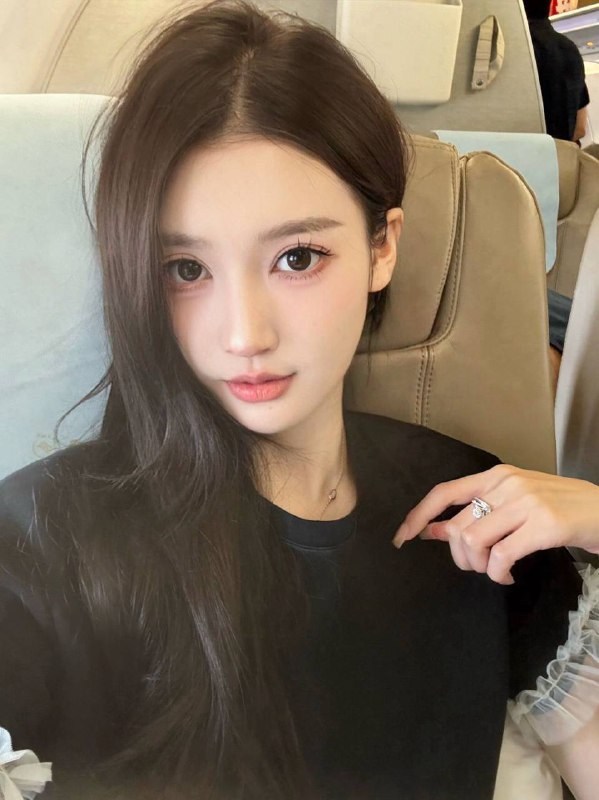 静安真实展台模特W起短兼资料保真真人真照大G奶三点全粉不粉不要钱可验真胸真胸假胸白看！全身柔软细腻！背超级极品：纯天然全身0整無纹身肤白牛奶肌性格温柔有趣真实G奶年龄03./胸围G/净高172/体重48咨询热线：@AnnaGJ168