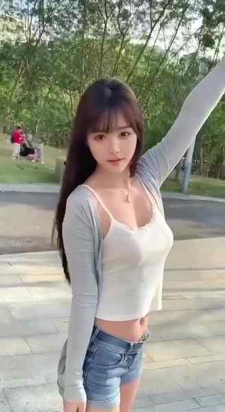 20岁C罩杯-制服丝袜-天然御姐诱惑