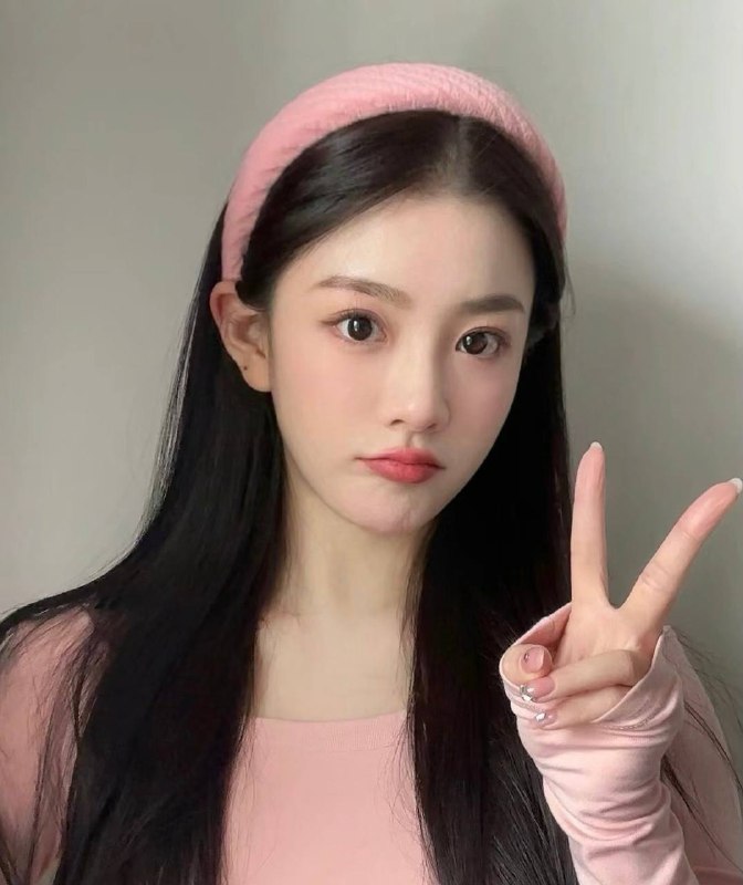 熙熙年纪19   身高169  胸 D听话懂事   幼态脸白月光亲切邻家真实没有距离感筷子腿 S曲线 白嫩皮肤 吹弹可破温柔体贴 清纯甜美咨询热线：@AnnaGJ168