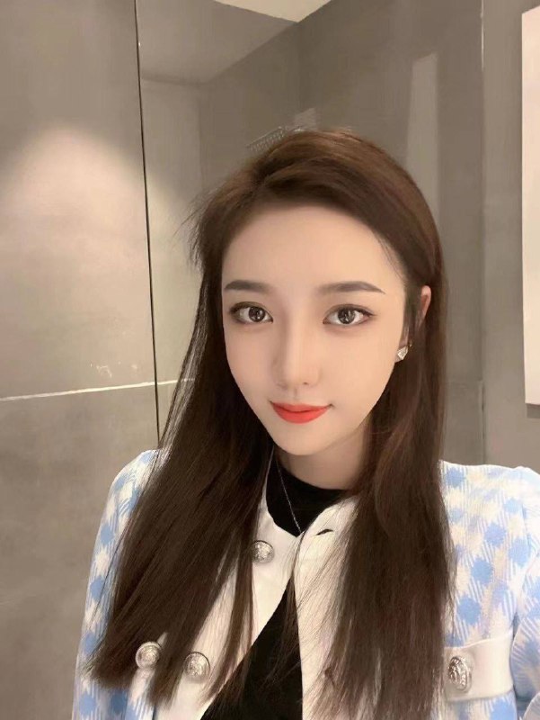 熙熙年纪19   身高169  胸 D听话懂事   幼态脸白月光亲切邻家真实没有距离感筷子腿 S曲线 白嫩皮肤 吹弹可破温柔体贴 清纯甜美咨询热线：@AnnaGJ168