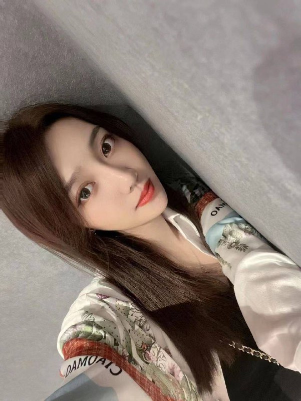 熙熙年纪19   身高169  胸 D听话懂事   幼态脸白月光亲切邻家真实没有距离感筷子腿 S曲线 白嫩皮肤 吹弹可破温柔体贴 清纯甜美咨询热线：@AnnaGJ168