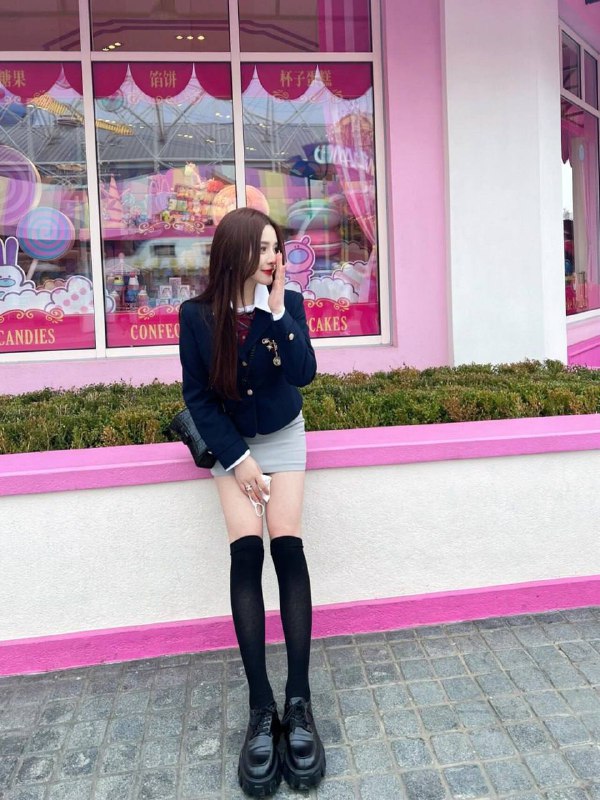 小安年龄23、身高168、体重48kg、🐻c牛奶肌白的发光 皮肤绸缎一般丝滑柔情似水 落落大方 不作不事 配合度极高A4腰🥢腿 身材比例完美 清纯大方咨询热线：@AnnaGJ168