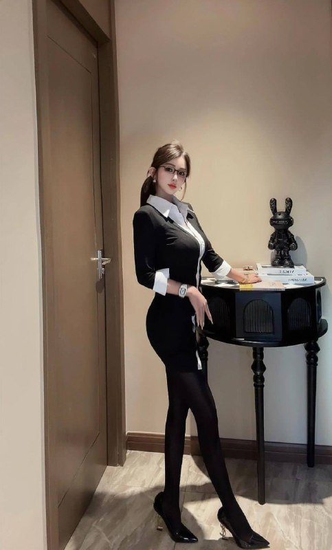 娜娜年龄23、身高170、体重48kg、🐻D皮肤特白 身材比例好性感洋气 时尚潮流 筷子腿 真人真照 实力小旋风咨询热线：@AnnaGJ168