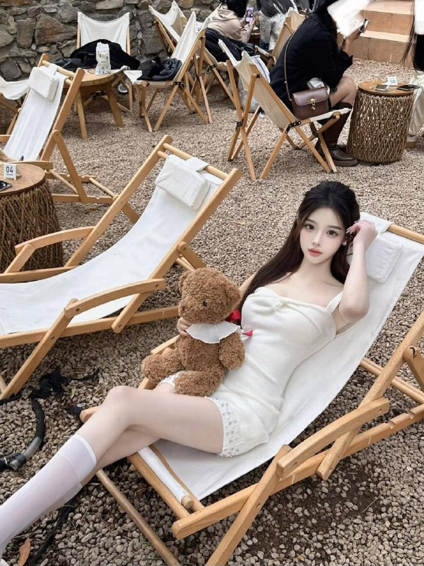 菲菲年龄22、身高168、体重48kg、🐻c 所见即所得🈵🈵女友感性感撩人🫦，一碰就哗哗流水 奶白皮肤咨询热线：@AnnaGJ168