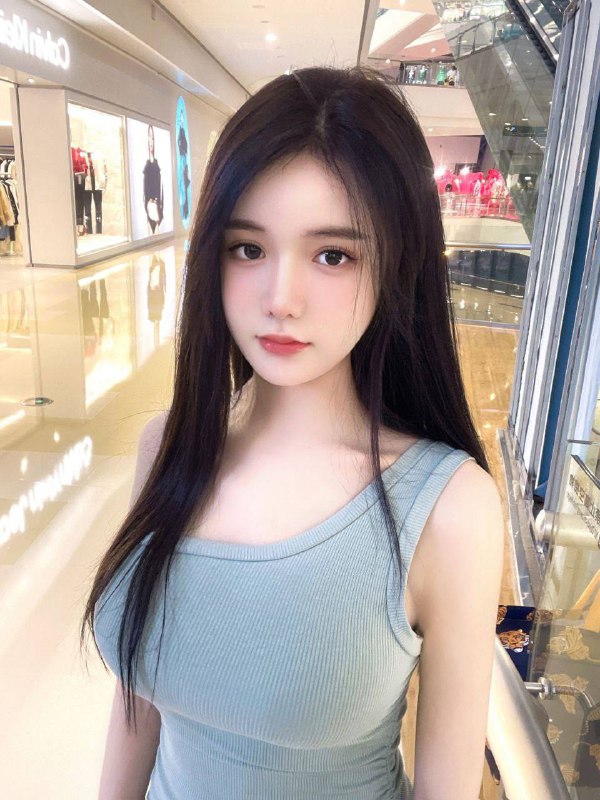 ✿身材前凸后翘 人前高冷清纯人后骚 绝对强烈反差小母狗🍑✿皮肤雪白 牛奶肌肤 只接待素质客 真人比照片好看🍑咨询热线：@AnnaGJ168