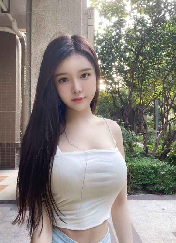 ✿身材前凸后翘 人前高冷清纯人后骚 绝对强烈反差小母狗🍑✿皮肤雪白 牛奶肌肤 只接待素质客 真人比照片好看🍑咨询热线：@AnnaGJ168