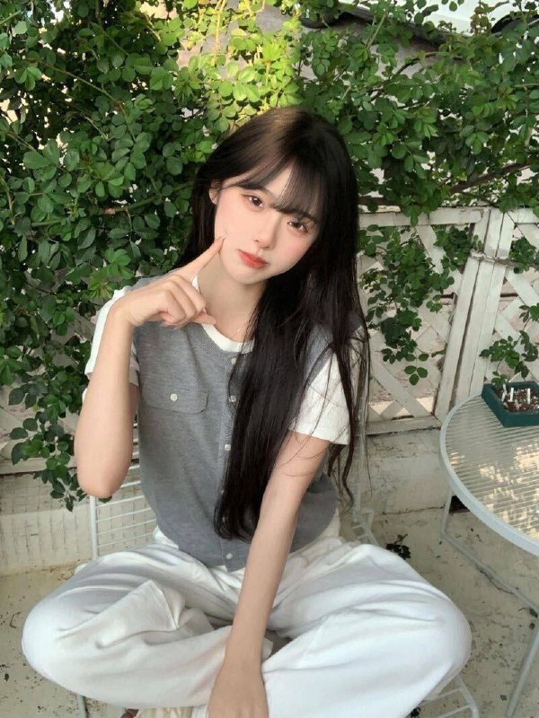 简介🎀身高168 体重92 罩杯：c⬆️⬇️粉嫩 处女感，刚破处首次下海，一个客不认识单纯可爱，青涩懵懂，傻白甜，有耐心，性格好咨询热线：@AnnaGJ168