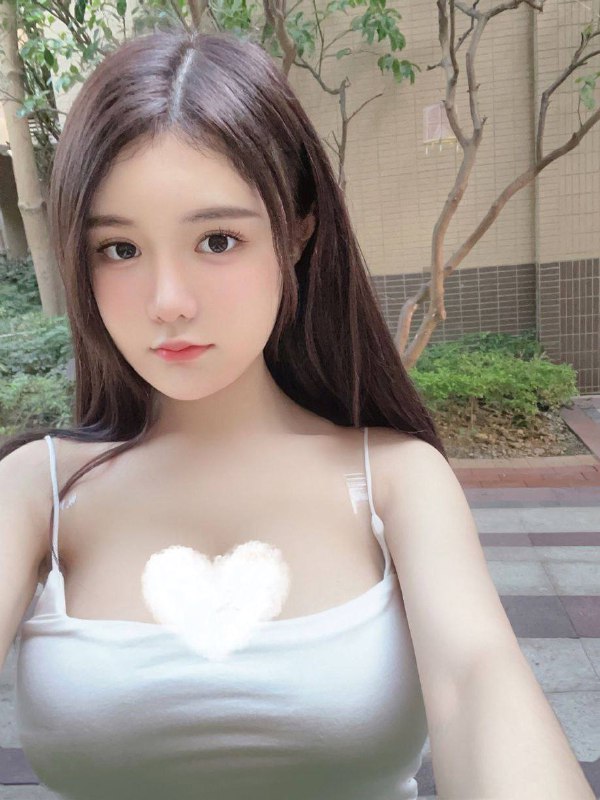 ✿身材前凸后翘 人前高冷清纯人后骚 绝对强烈反差小母狗🍑✿皮肤雪白 牛奶肌肤 只接待素质客 真人比照片好看🍑咨询热线：@AnnaGJ168