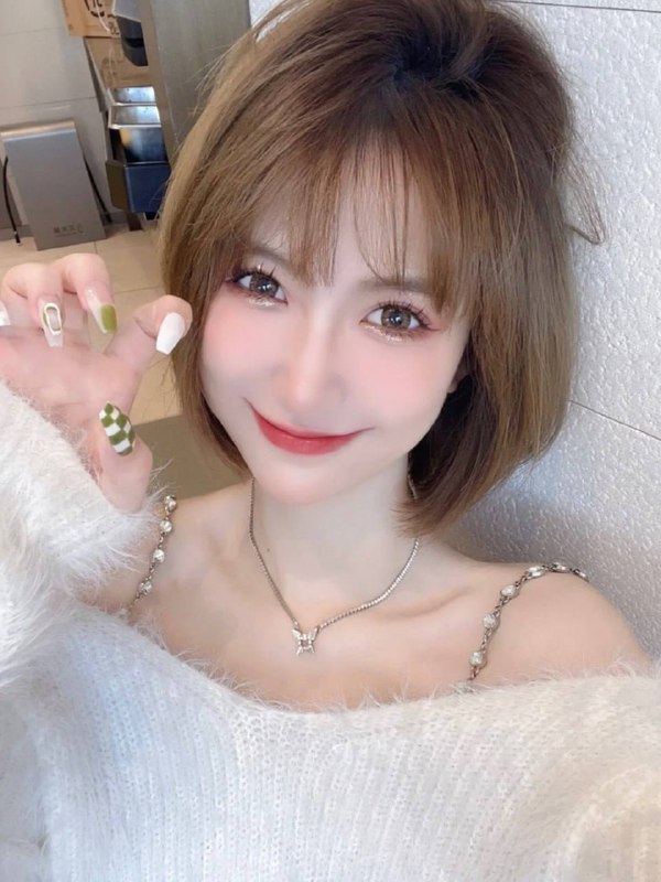 桦桦年龄：23   身高：168 cm体重：45   胸围：B服务：短期兼职（需预约），服务不多，情趣内衣，KISS，主打真诚咨询热线：@AnnaGJ168