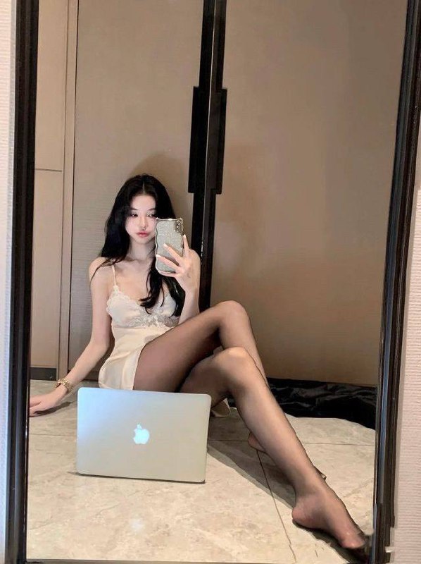 笨笨年龄：   22         身高：169cm体重：   46         胸围： C服务：万花认证，胸大立挺，情趣内衣，真人真照，女友感十足，KISS咨询热线：@AnnaGJ168