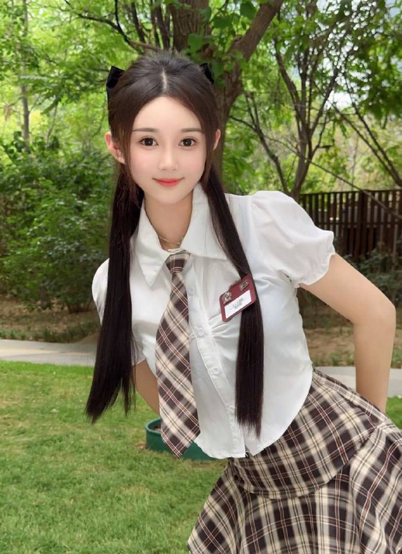 #岚岚年龄：23      身高：167cm体重：48      胸围：C服务：活泼可爱，情趣内衣，丝袜制服69kiss，丝袜，调情咨询热线：@AnnaGJ168