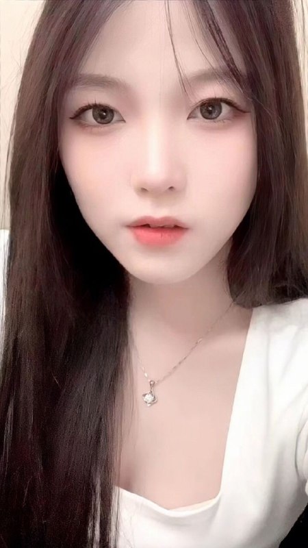 广州辛巴05学生兼职bxc刚下 168cm 85斤🐻Ｄ肌肤白嫩🈚️疤🈚️纹身  敏感体质 氵多声甜 自带少女体香🉑️🛀jk🉑️🐍💋上下粉嫩 紧致氵多 不催不事儿  支持验证   假赔