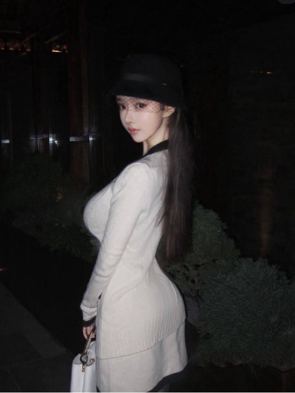 杨弈广州 硬5🦜168·F🐻·00 后 童颜巨乳三点粉 白虎 极品精致娃娃脸S 身材 极致腰臀比 前凸后翘敏感体质 极致配合不常在线 预约从速 约到就是赚到