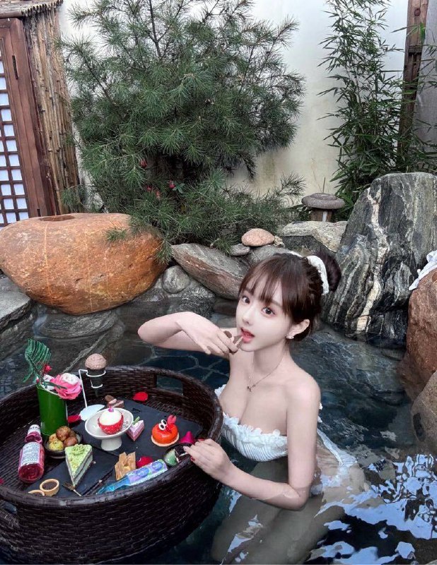 杨弈广州 硬5🦜168·F🐻·00 后 童颜巨乳三点粉 白虎 极品精致娃娃脸S 身材 极致腰臀比 前凸后翘敏感体质 极致配合不常在线 预约从速 约到就是赚到