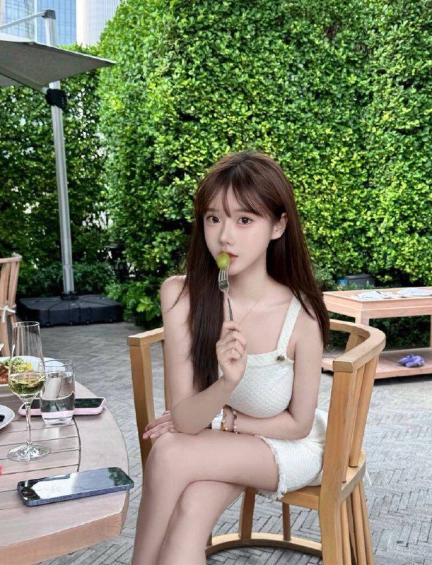 杨弈广州 硬5🦜168·F🐻·00 后 童颜巨乳三点粉 白虎 极品精致娃娃脸S 身材 极致腰臀比 前凸后翘敏感体质 极致配合不常在线 预约从速 约到就是赚到