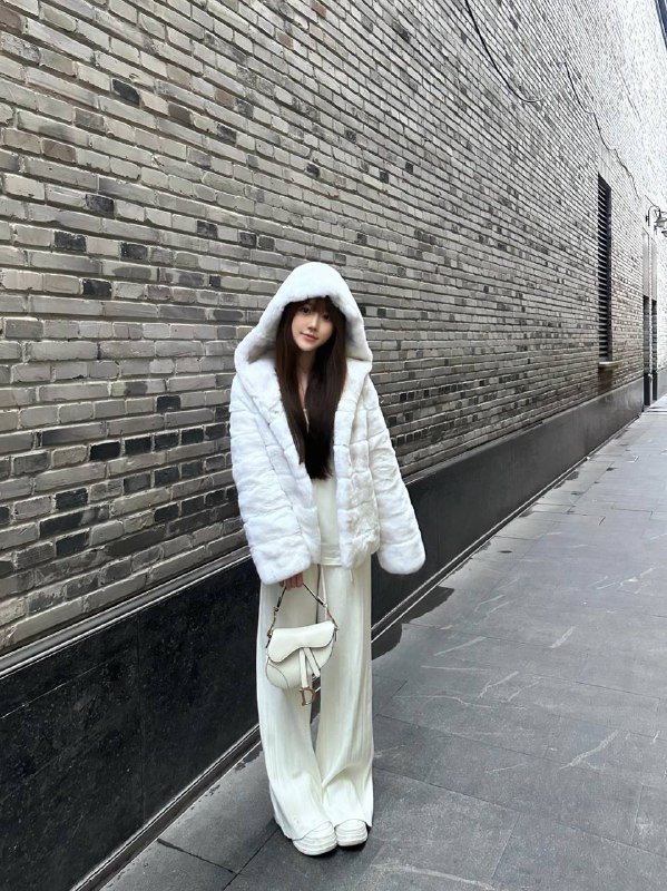 广州啾喵硬5纯欲甜妹🦜03年 165cm 天然D甜美纯欲系少女南方小可爱一枚纯天然妈生脸 ，人前乖巧千金三点粉 软萌娃娃音 勾人小猫咪听话乖巧 外纯内骚 反差少女真实在校生兼职短开支持预约啾喵硬5