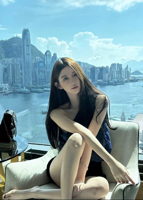 广州🌹气质®女友 性格温柔➜人鱼马甲线 翘臀 温柔体贴初入新人 兼职不易 低素质客勿扰🍓🍓HEIGHT:        168CM🍓🍓AGE:               2000年🍓🍓BUST:          E++ CUP御姐