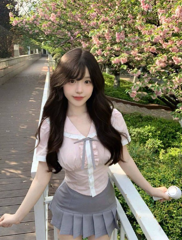杨弈广州 极品❤️人童颜巨乳 丫丫𝐁𝐮𝐬𝐭｜ E𝐇𝐞𝐢𝐠𝐡𝐭｜160cmWeight｜47kg𝐀𝐠𝐞｜ 06🎀纯天然妈生脸，全身皮肤白皙光滑、吹弹可破，可素颜，无风尘味。🎀完美腰臀比例，🐍腰🍑臀，腿细长直。🎀极易敏感多汁，三点粉，紧致会夹。
