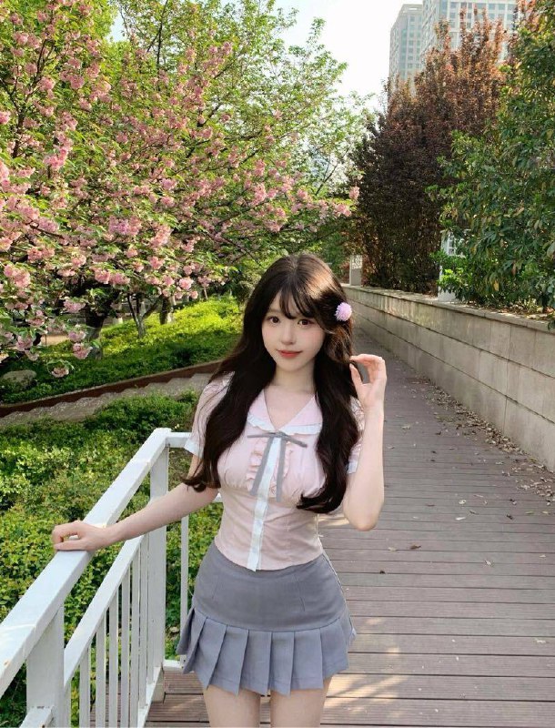 杨弈广州 极品❤️人童颜巨乳 丫丫𝐁𝐮𝐬𝐭｜ E𝐇𝐞𝐢𝐠𝐡𝐭｜160cmWeight｜47kg𝐀𝐠𝐞｜ 06🎀纯天然妈生脸，全身皮肤白皙光滑、吹弹可破，可素颜，无风尘味。🎀完美腰臀比例，🐍腰🍑臀，腿细长直。🎀极易敏感多汁，三点粉，紧致会夹。