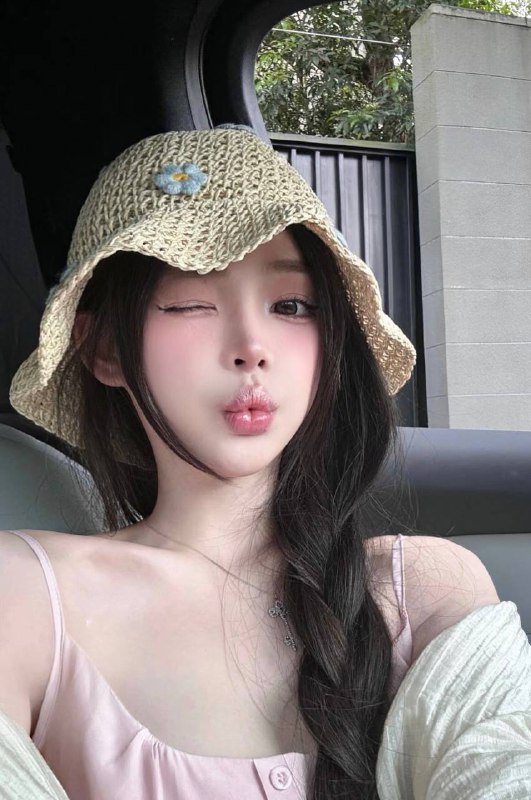 甜甜家🦁️台湾美术生05年 纯天然妈生脸 可纯可欲五官精致 0整容0微调  皮肤白皙吹弹可破170 E 真实漫画🐻气质出挑巴掌脸  眼睛会笑 人间精灵性格天真烂漫 激发保护欲听话乖巧 超级配合 不催不事 全糖去油不做作———都夸我甜 你要不要来尝尝