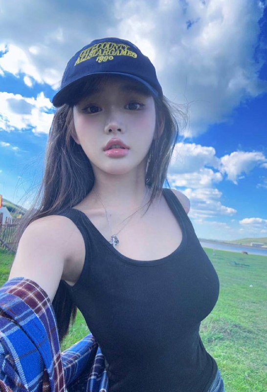 甜甜家🦁️台湾美术生05年 纯天然妈生脸 可纯可欲五官精致 0整容0微调  皮肤白皙吹弹可破170 E 真实漫画🐻气质出挑巴掌脸  眼睛会笑 人间精灵性格天真烂漫 激发保护欲听话乖巧 超级配合 不催不事 全糖去油不做作———都夸我甜 你要不要来尝尝
