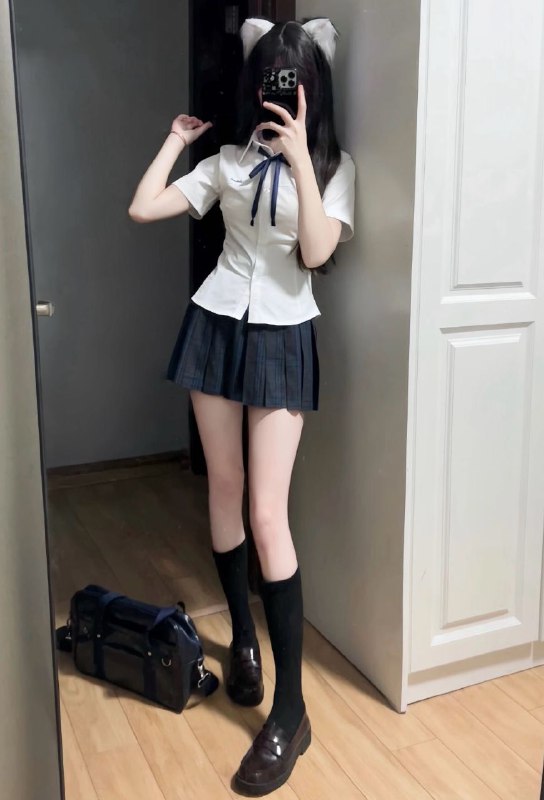 广州阿宝🏡小芽广州新人-07幼齿-168小芽纯学生兼职，超白皙，水嫩细腻，圈外女友•身高/168cm 体重/  45Kg•胸围/ C➕年龄07年🔹刚破chu～第一次下💦接触🔹皮肤白嫩白皙 前凸后翘 筷子腿 A4腰🔹配合度百分百 待客如男友🔹贼听话懂事 性格温柔大气💖🔹给你初恋般感觉甜美可爱无然无整🉑69🐍💋🚗✈️