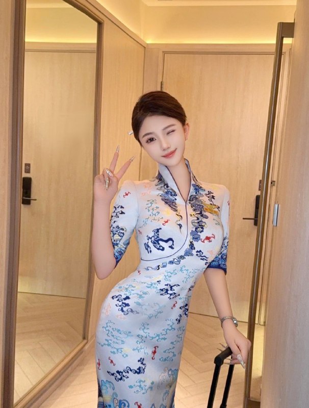 广州新人178夏天空姐广州在飞，海航空姐，兼职短开Height身高／178Weight体重／50kgBust胸围／DAge年龄／05高素质，气质佳，5w质量，价赔W🉑69舌吻代开登记期待与高素质有缘人相遇