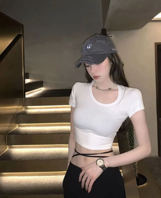 广州妲己😘身高172   胸D   05年😘兼职  高尔夫爱好者精致的面容  细长的腿小腹无熬肉 上下粉嫩不抽烟  不喝酒  全身无整天然内饰😘由于刚接触这个行业  只接素质课以下照片纯相机拍摄无p图修改😘服务超级温柔   纯御类型