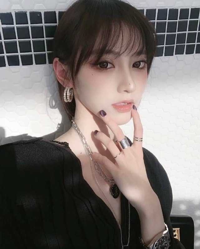 广州阿哲🏠💛💛💛首开❤️人   水蜜桃• 𝐇𝐞𝐢𝐠𝐡𝐭身高/176• 𝐖𝐞𝐢𝐠𝐡𝐭体重/90• 𝐁𝐮𝐬𝐭胸围/D• 𝐀𝐠𝐞年龄/03✔️网红街拍模特✔️全身无一丝赘肉✔️筷子腿 小蛮腰 马甲线桃子网红脸