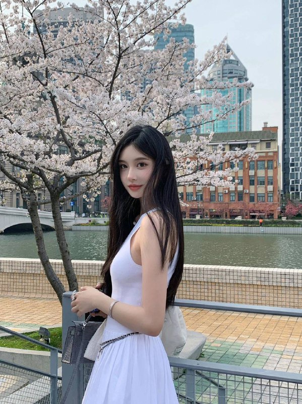 广州🏡佩琪🦜💎𝙏𝙝𝙖𝙣𝙠 𝙮𝙤𝙪 •𝘽𝙤𝙨𝙨💎·173 天然𝑬 神仙颜值 洋气大牌· 日常健身 全身紧实 超长🦵• 牛奶雪白肌• 脾气超好待k如男友硬5