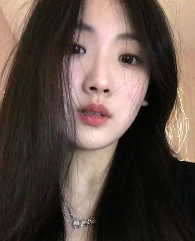 💕🎏广州🏠💛人真实学生.🧚‍♀️身高：净172cm·🧚‍♀️年龄:   真实06·🧚‍♀️罩杯:   C无任何纹身·🧚‍♀️五官立体  皮‎肤‎雪 白  性格温柔·🧚‍♀️声音甜美 不催事·🧚‍♀️人照🈚️差距、支持验证小雪白小纯无纹身