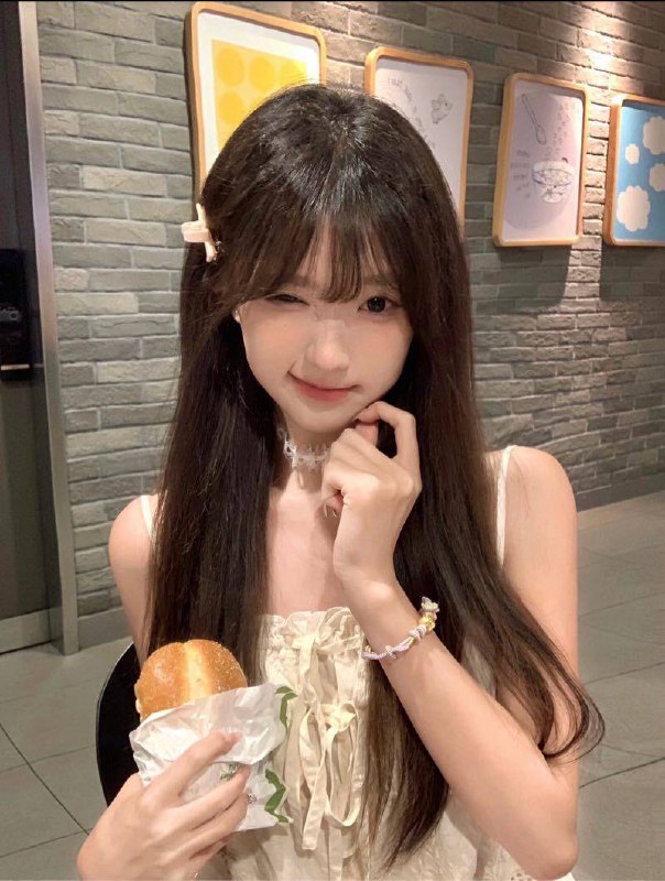 广州🏠❤️人小纯星海音乐学院大一在读。 舞蹈系一个导不认识07年。 168.90.🐻d声音甜美，皮肤雪白，上粉下紧，身姿柔软，纯兼职。 相遇就是缘分最好的年纪，只为等你只接高端素质课白小纯李百