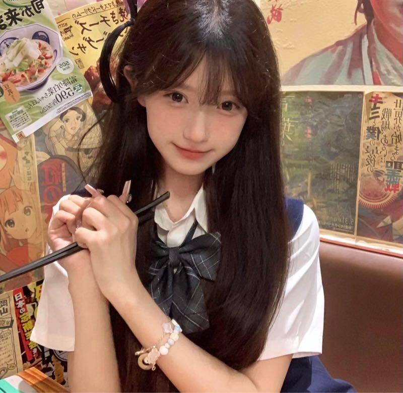 广州🏠❤️人小纯星海音乐学院大一在读。 舞蹈系一个导不认识07年。 168.90.🐻d声音甜美，皮肤雪白，上粉下紧，身姿柔软，纯兼职。 相遇就是缘分最好的年纪，只为等你只接高端素质课白小纯李百